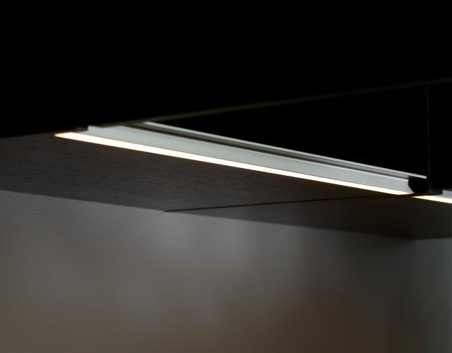 Ljuslist till handtagsfria överskåp